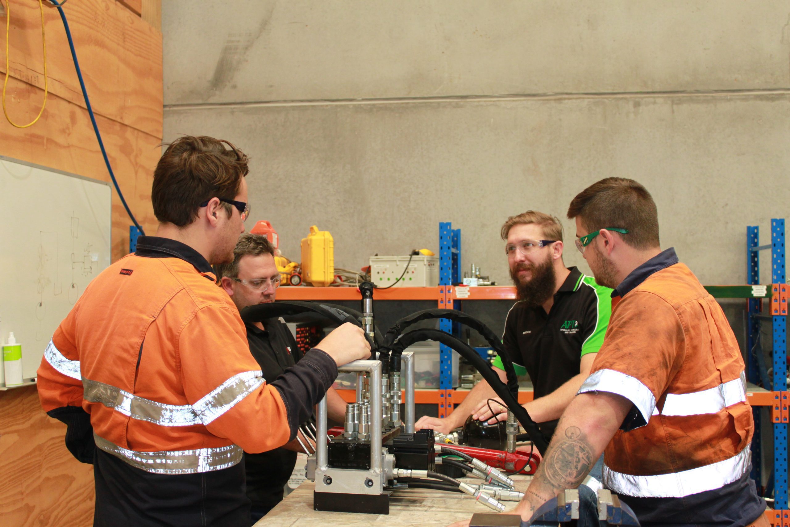 We Help You Become The Onsite Hydraulics Expert - APT Training
